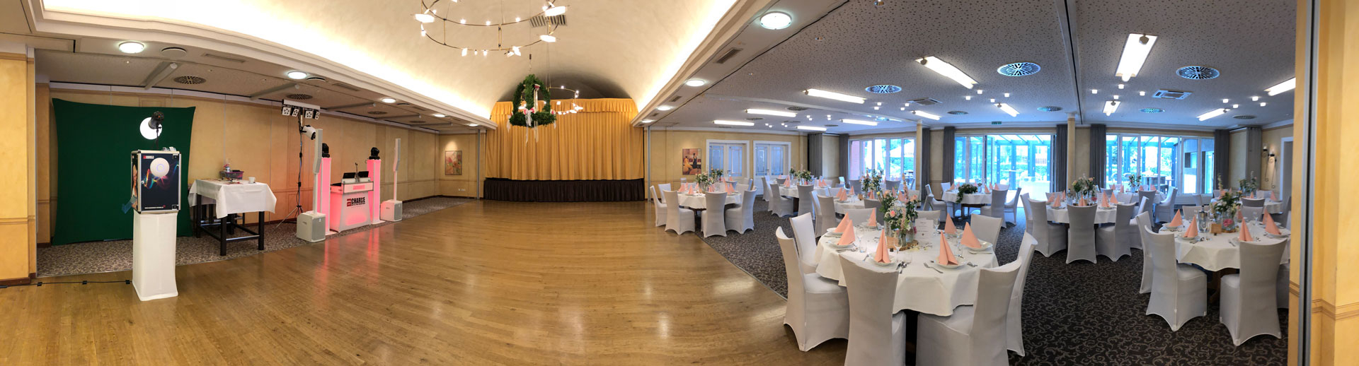 Geschmückter Hochzeitssaal