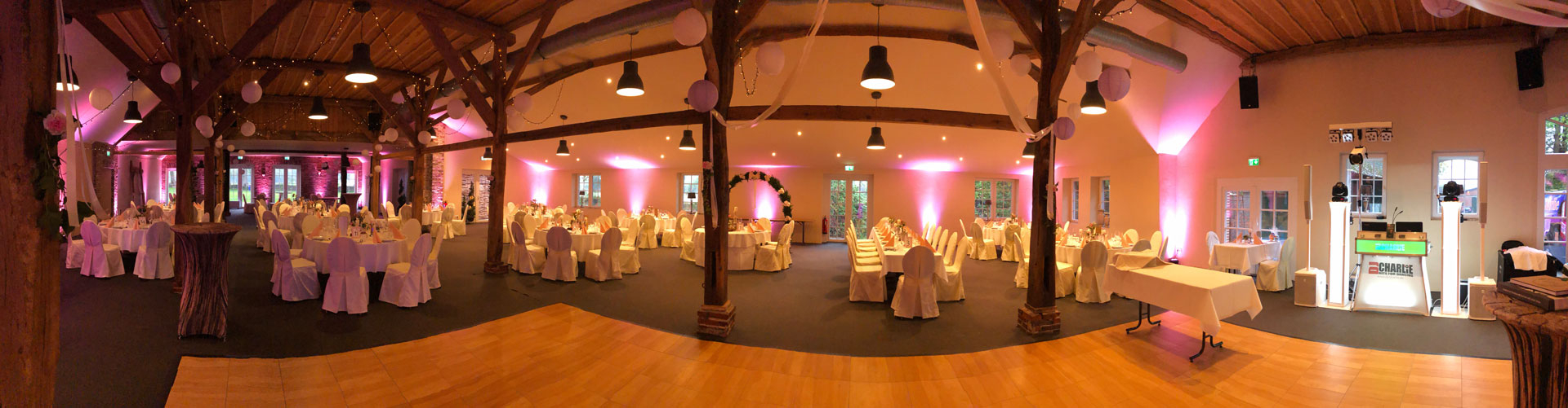 Geschmückter Hochzeitssaal
