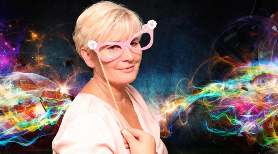 Frau mit Faschingsbrille - Fotobox